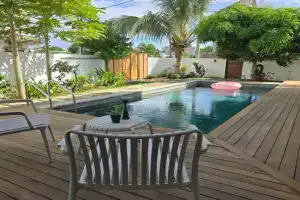 Carlos Villa Poolside, Tamarin