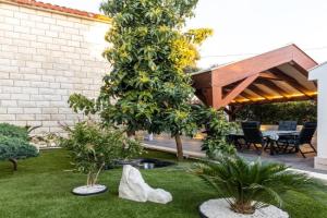 Villa Persea -, Supetar
