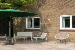 Koetshuis Guest house, Nes