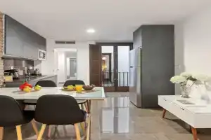 Home4u Nuevo Centro-Puerta Real-San Isidro Apartments, Granada
