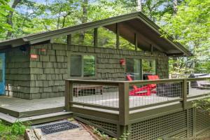 Woodhaven Cabin Sauna & Hot tub Guest house, Asheville