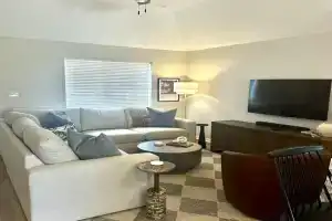Perfect Home, Center of Aggieland - 3BR 3 BA 5Beds Guest house, College Station