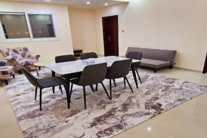 Elegant Private Rooms in a Penthouse with Free Parking, Sharjah City