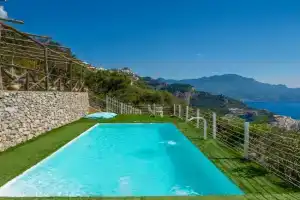 Exclusive villa on the coast, 300 steps from the road by Wonder Tour, Amalfi