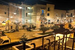 Apricot House, Bari