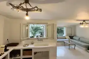 Alkionis Studio, Varkiza