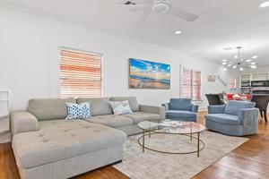 High Tide of Your Life is steps to beach and close to attractions Guest house, Galveston