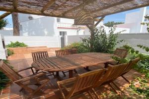 Duplex Las Torres La Barrosa - 750m from the Beach Guest house, Sancti Petri