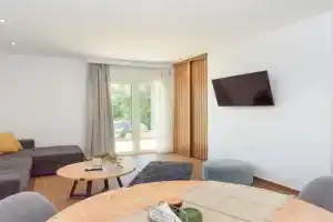 ANGELINA'S FAMILY apartment, Ypsos