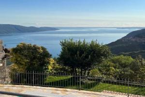 Appartamento Rustico Vista Lago - Panorama Rustico Apartments, Tignale