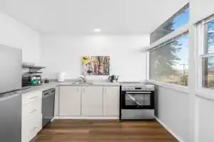 Iconic Modern Stay w Free Parking Apartments, Spokane