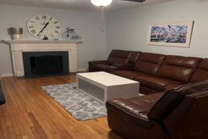 Beautiful Secluded 3 Bed 2 Bath Home Guest house, Tallahassee
