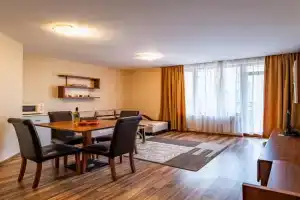 Primrose Apartment with Free Parking, Golden Sands