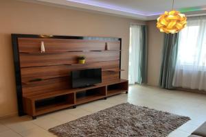 Mirabell Apartments, Sarvar