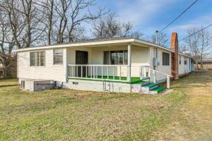 Pet-Friendly Home on Spacious Lot Guest house, Little Rock