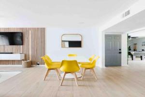 Fun pool home with outdoor shower.bar.Close to Old town Guest house, Scottsdale