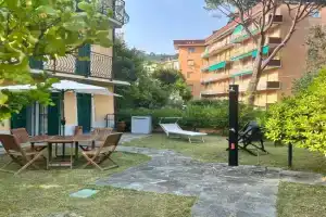 JOIVY Sunny Family Flat with Private Garden & Parking Apartments, Rapallo