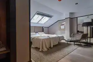 B48 Ópera Hotel, Oviedo