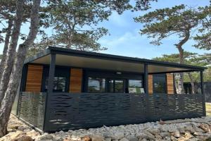 Green Hill Mobile Home Tourist base, Razanac