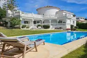 Villa Las Mariposas in La Sierrezuela, Costa, Mijas