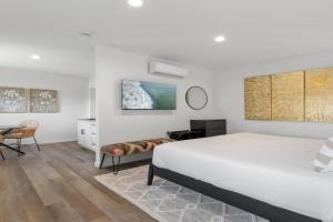 South O Bungalow 11 - Luxury King Suite + Patio Apartments, Carlsbad