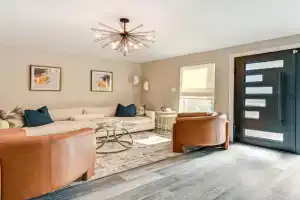 Charlotte Gem with Deck and Community Amenities Guest house, Charlotte