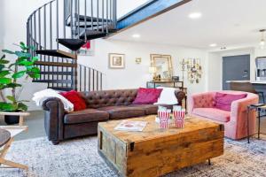 Theatre Retreat 2 Bedroom Loft - 1 Blk from Theatres, Birmingham