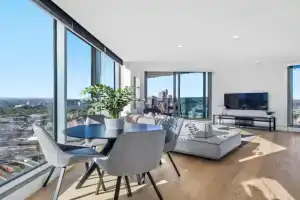 Stylish, Views, Heated Pool, Gym Apartments, Melbourne