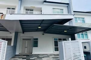 Shamrock Bay Haven 5BR Homestay for 22pax at B Ferringghi, Georgetown