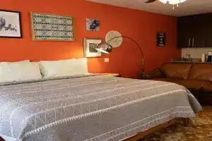 Bella Paradiso 5 King Bed Studio Walk to Downtown, Eureka Springs