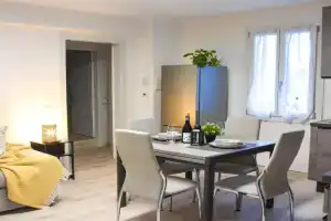 Moderno appartamento - 15 minuti dal centro e parcheggio pubblico gratuito Apartments, Como