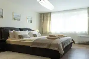 LIMIDI HOMES --- Spacious Two-Bedroom Apartment in City Centre --- Ideal Location for Exploring, Veliko Tarnovo