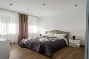 Home One Room Fiera with private bathroom, Verona