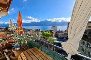 Room with splendid lake view in city center, Montreux