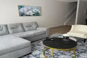 Cozy 3 Bedroom Townhome Hyde Park Mall & Western University, London