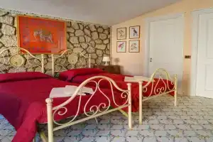 Casa Silvana 2 Casa con giardino by ItaliaHost, Capri Village
