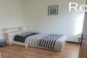Zimmer 1 von 3 mit Gemeinschaftsbad-Küche, 30min Köln Messe Bahnhof, 5min Bahnhof Zentrum Apartments, Leverkusen