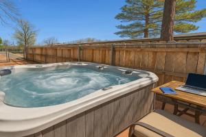 NEW I Hot Tub I Game Room I Arcade 15k Games I Nearby Hikes, Flagstaff