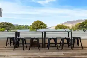 Spectacular Lakefront Apartment, Queenstown