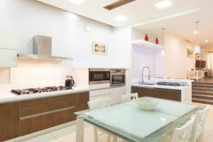 Central family maisonette 3BED by Homely! Apartments, Mellieha