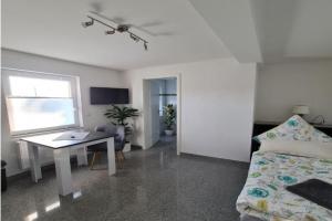 Messe und Bundeswehr Apartment, Koln