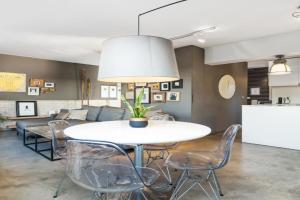 Bright 57m² 1BR AC Parking 32 Apartments, Barcelona