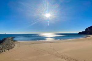 Beachfront Sunrise Sands Retreat, Apartments, Gibraltar