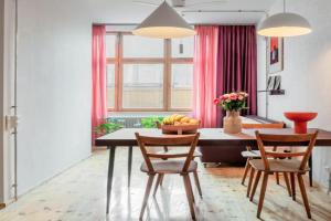 Flattering Suites, Berlin