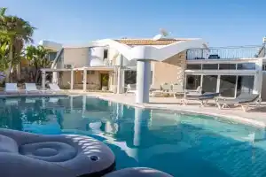 Villa Yuka- Luxurious Villa