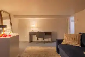 Stylish 4BR in the heart of Plateau Montreal Apartments, Laval