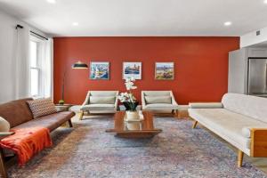 HostWise Stays - Prime Mexican War Streets 2BR Apartment, Pittsburgh