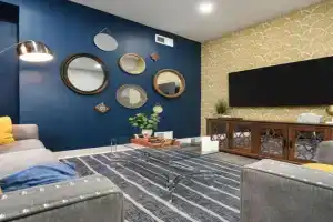 HostWise Stays - Pet Friendly, King Bed, 2BR 2BA Home Guest house, Pittsburgh
