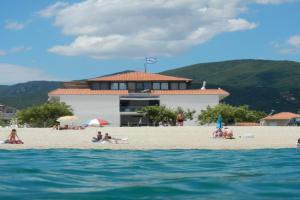 Big Dino's Galini Guest house, Nea Vrasna