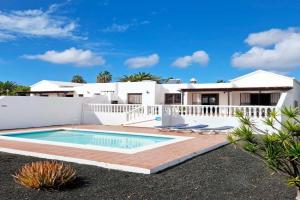 Villas with private pools - Just 7 min walk from beach, bars & dining, Playa Blanca